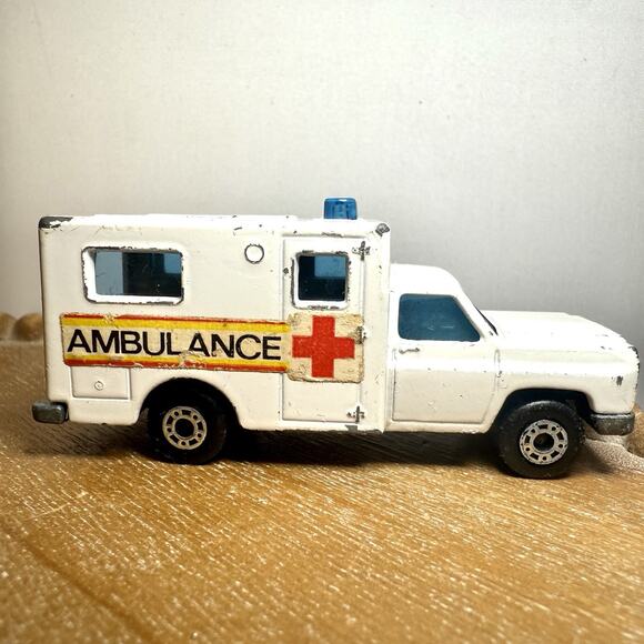 Vintage Die-Cast Lot of 10 Emergency & Utility Matchbox Vehicles - Police, Fire - Picture 13 of 16